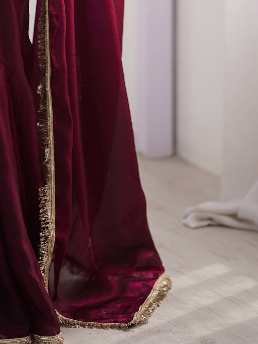 AKHILAM Women's Magenta Satin Solid Saree With Unstitched Blouse Piece (AARYAN14906_KR)